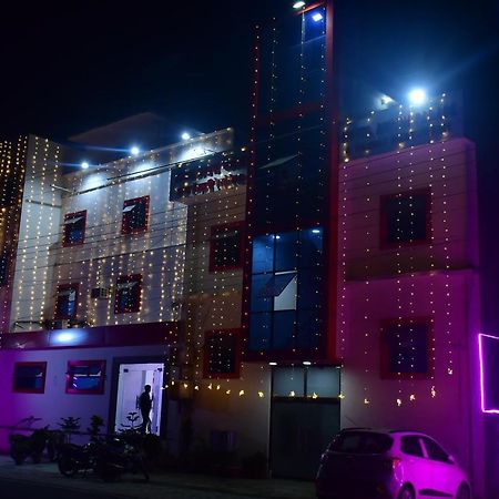 Hotel Awadh Palace Sahjanwa Экстерьер фото
