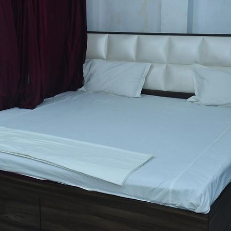 Hotel Awadh Palace Sahjanwa Экстерьер фото