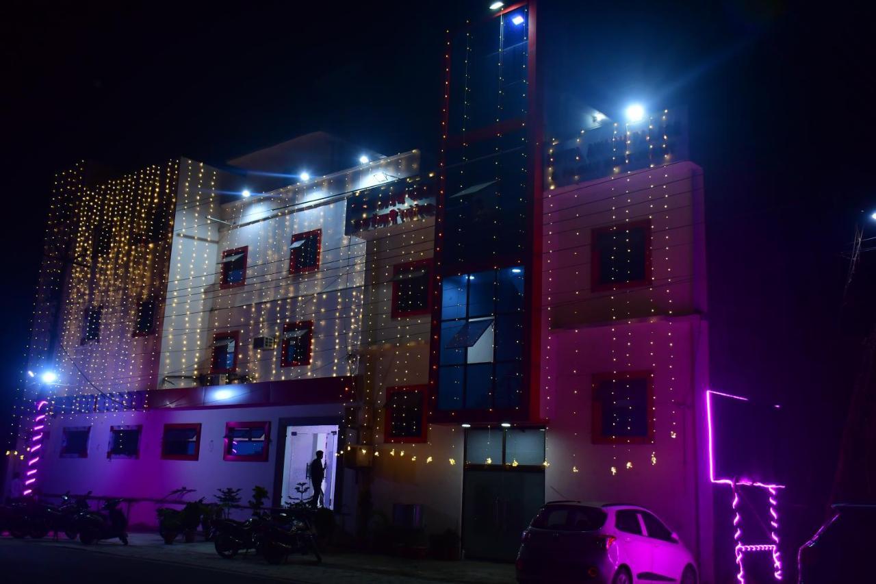 Hotel Awadh Palace Sahjanwa Экстерьер фото