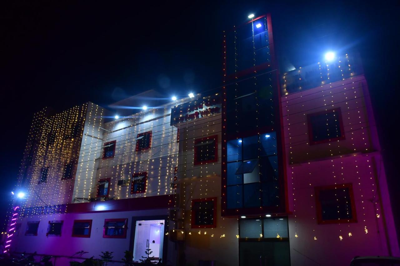 Hotel Awadh Palace Sahjanwa Экстерьер фото