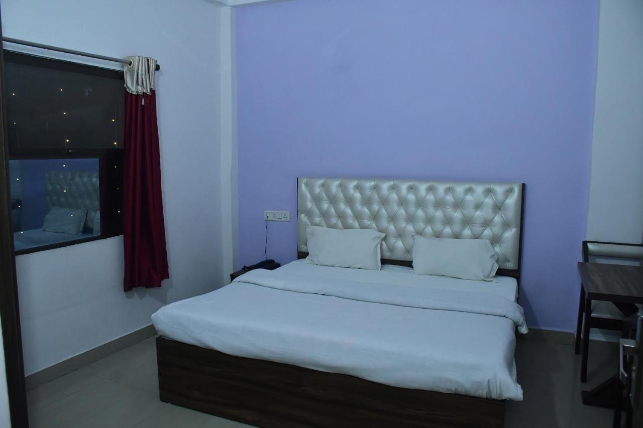 Hotel Awadh Palace Sahjanwa Экстерьер фото