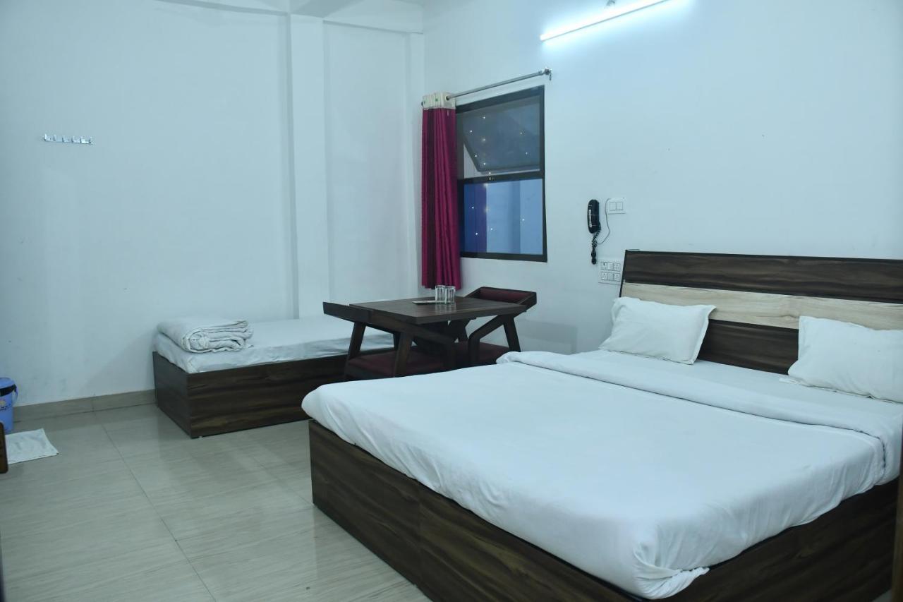Hotel Awadh Palace Sahjanwa Экстерьер фото